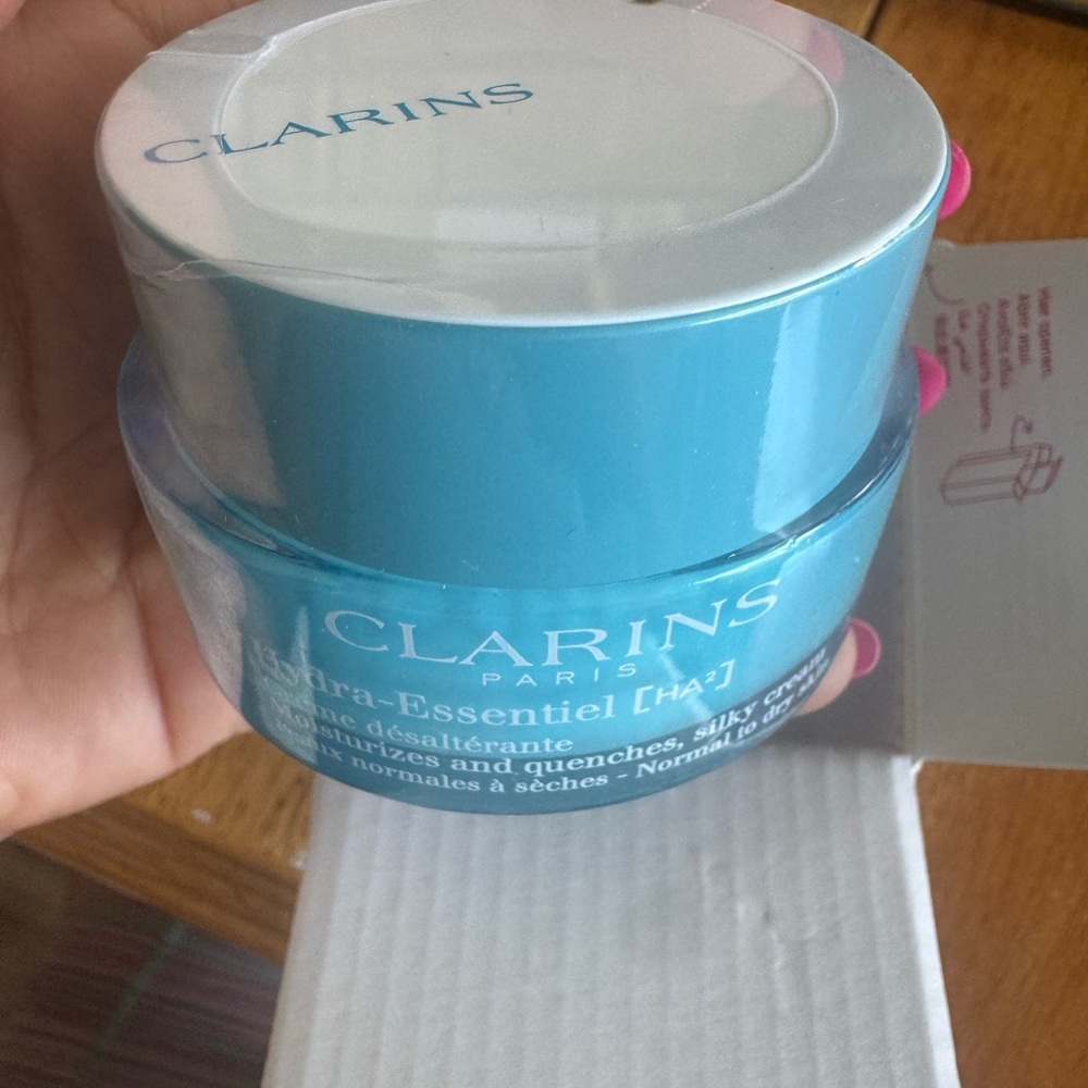 Clarins Blue Moisturizer Hydrating Skincare